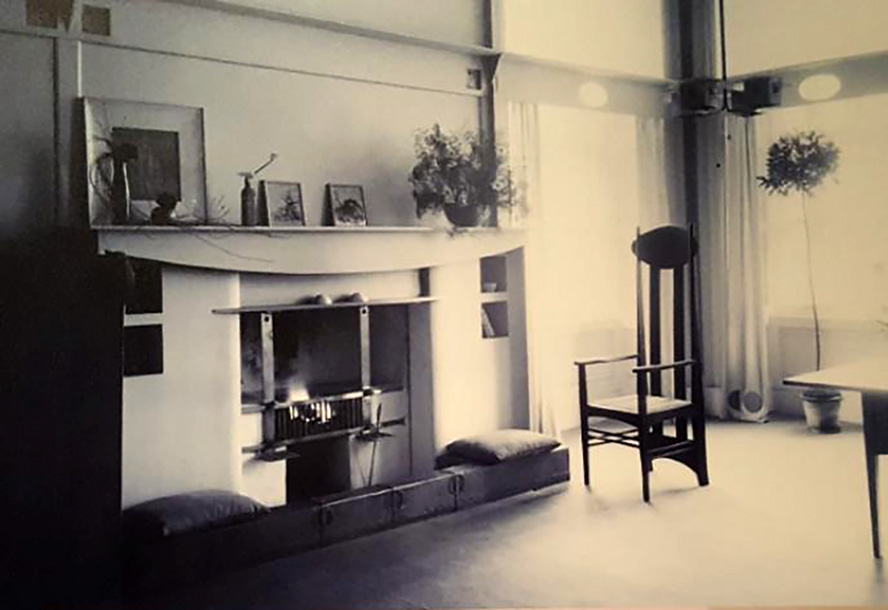 photo of interior of architect's flat for blog on architectural icon lost